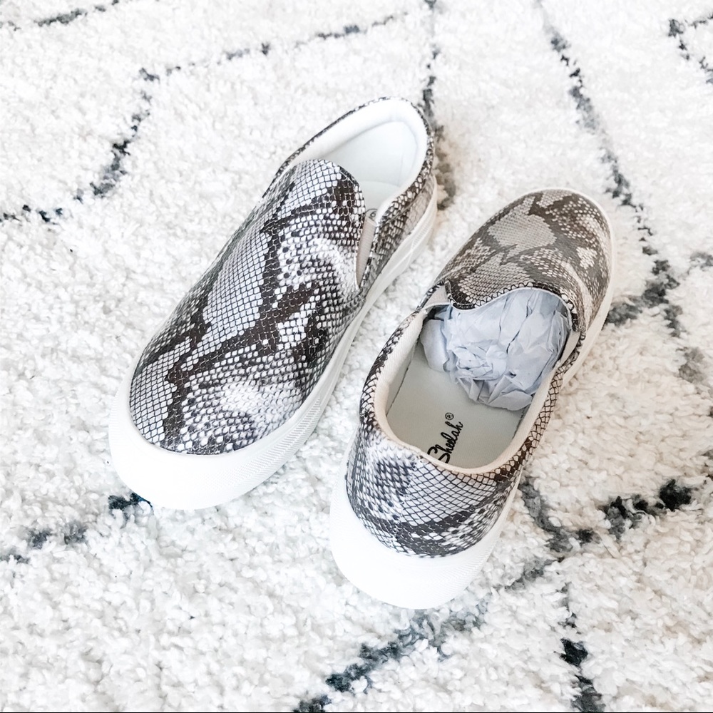 🆕 5⭐️ Snakeskin Platform Sneaker Slides - Picture 5 of 5